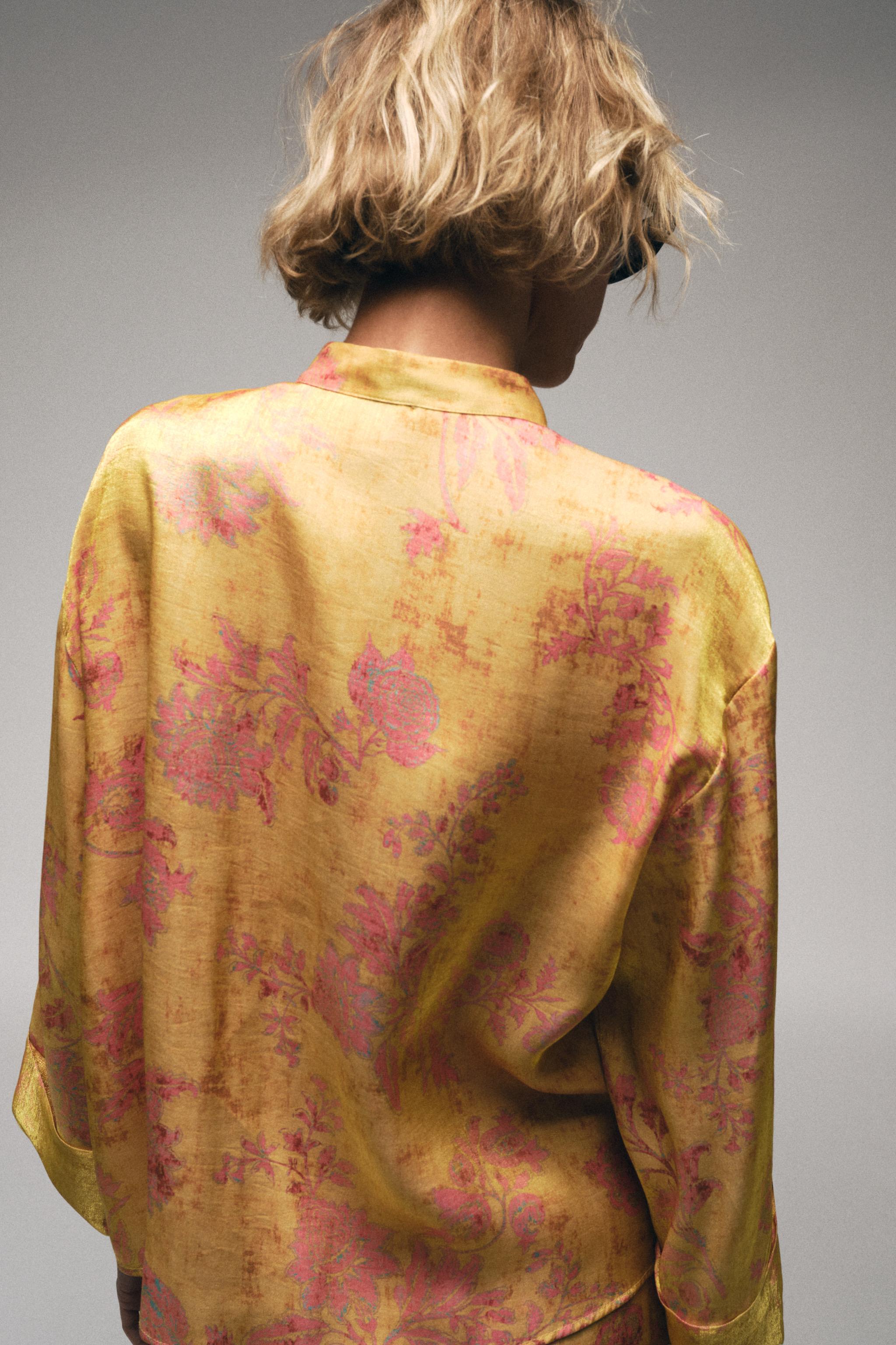 CHEMISE À IMPRIMÉ FLEURI ET BRANDEBOURGS